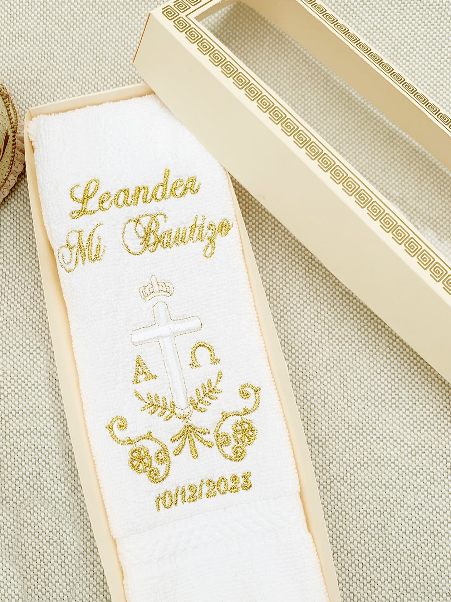 Pañito Personalizado Hipoalergénico Cruz alfa y omega opción de color dorado o plateado