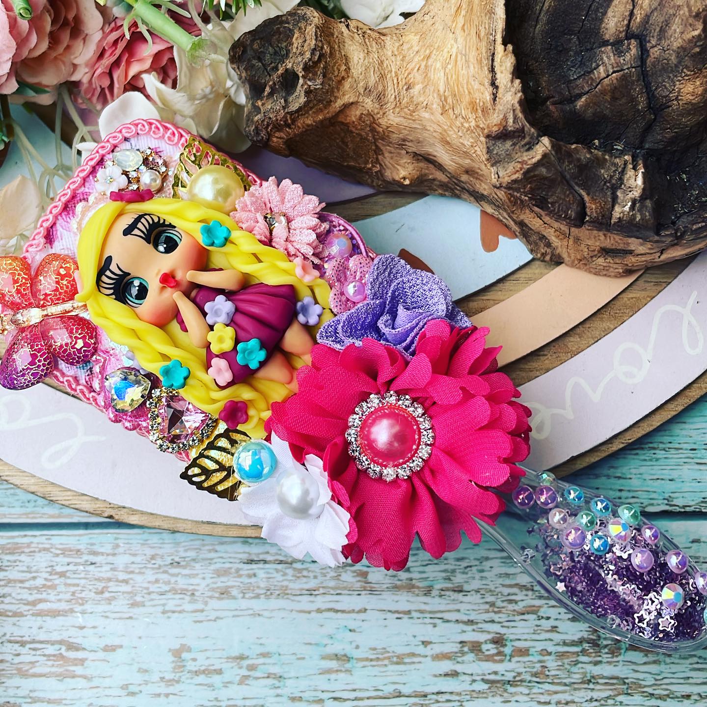 Peine temático Niñita