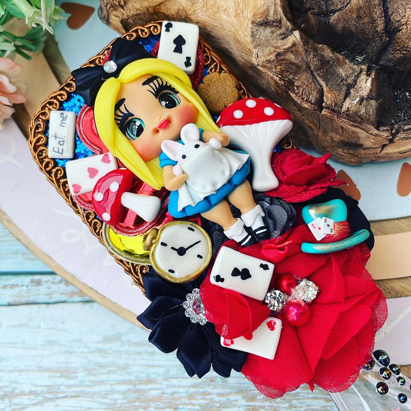 Peine temático Alicia en el País de Las Maravillas