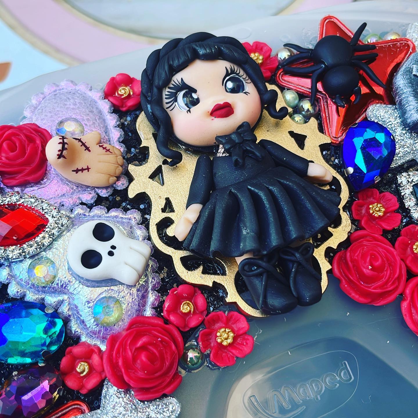 50%OFF Cartuchera temática Merlina