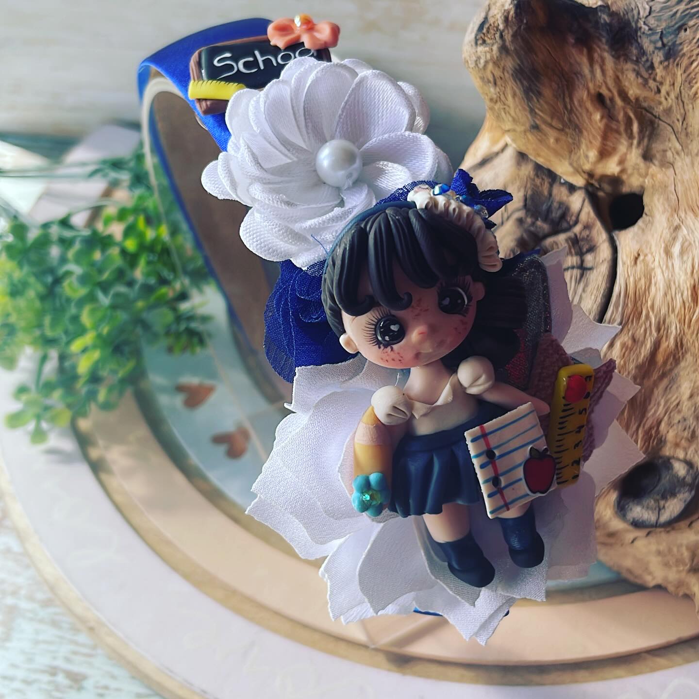 Diadema temática Escolares | Niñita con cuaderno