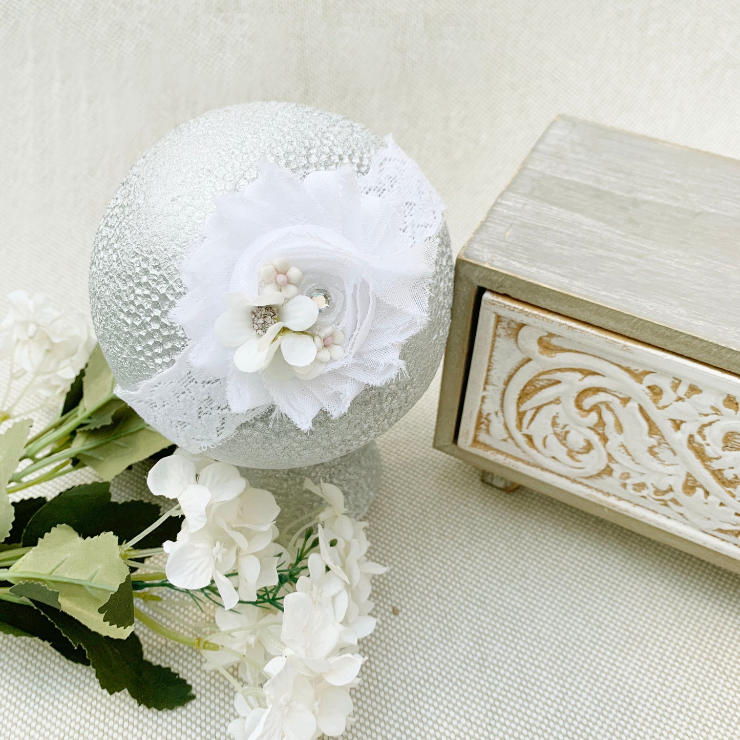 40%OFF Vincha shavy con detalles de flores, pistilios.