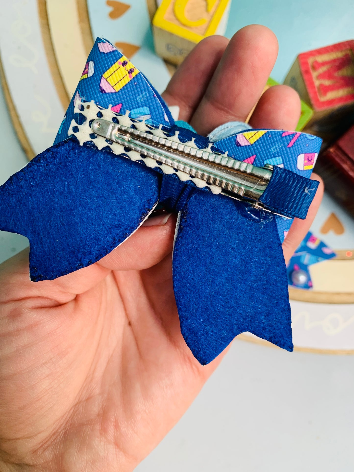 50%OFF Par de prensitas con lazos temática Escolares | Unicornio escolar