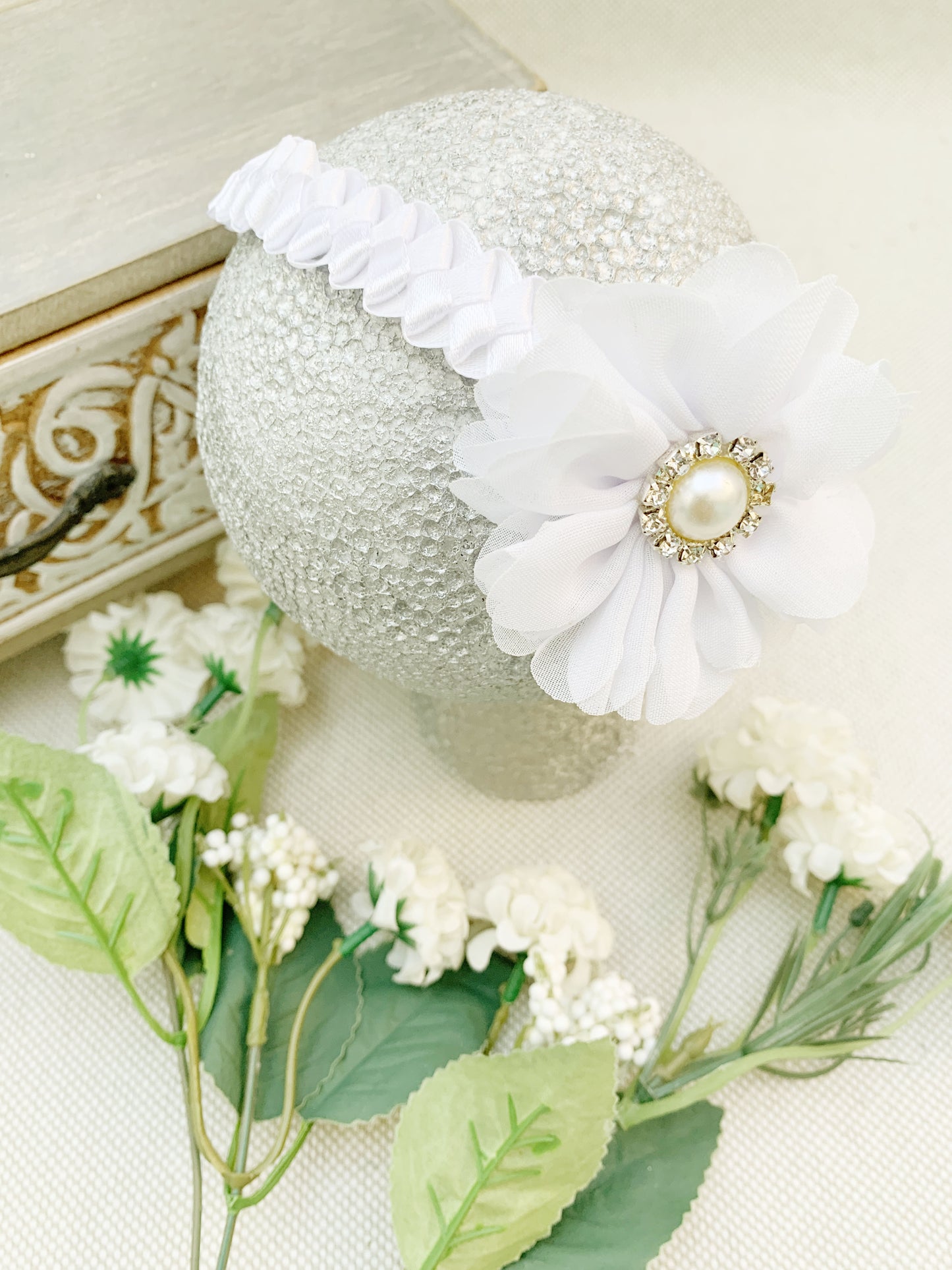 Vincha con detalle en pedrería