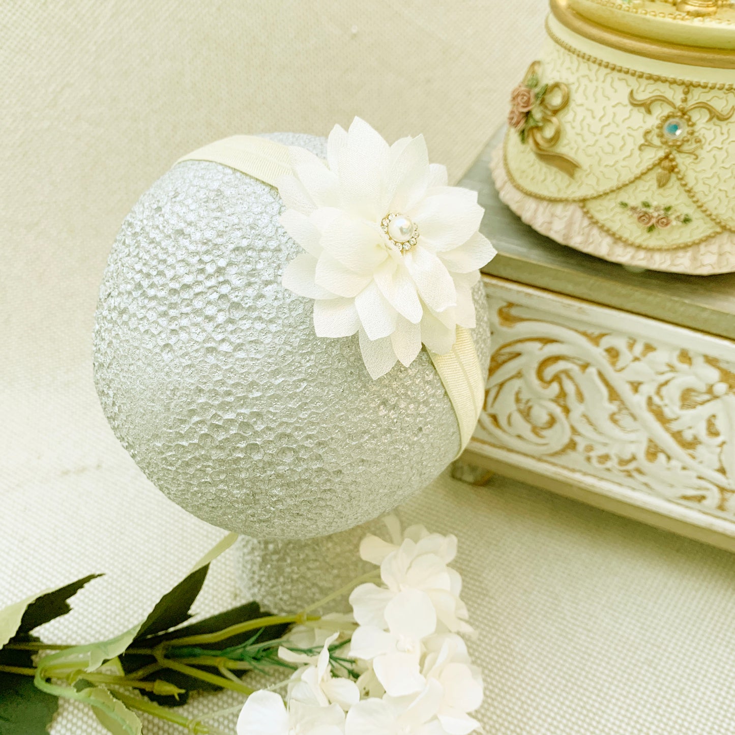 Vincha ivory florecitas multiflores