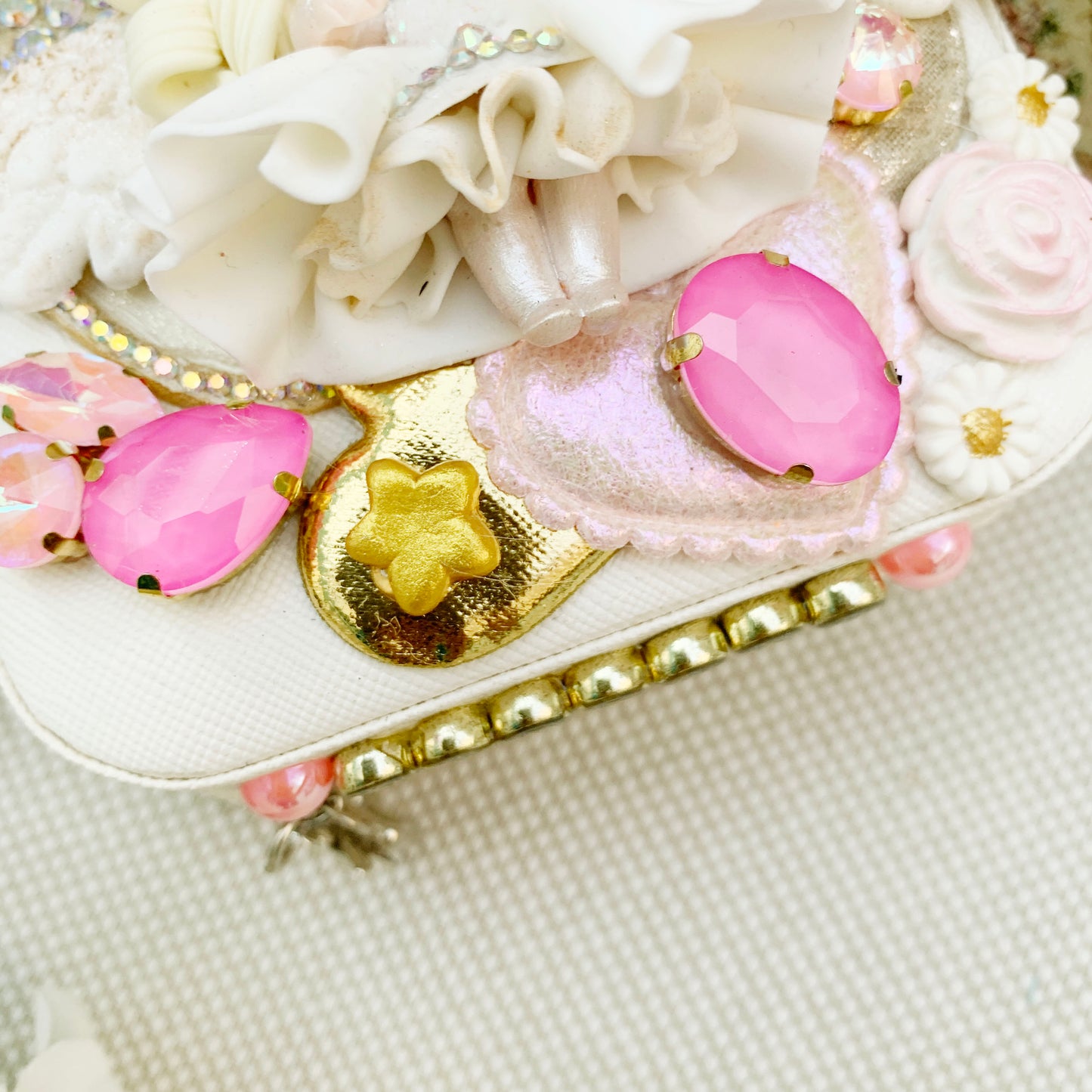 30%OFF Joyerito blanco para viaje o coqueta para madrina decorado artesanalmente