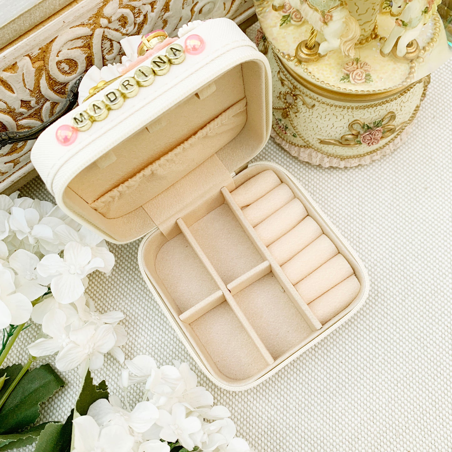 30%OFF Joyerito blanco para viaje o coqueta para madrina decorado artesanalmente
