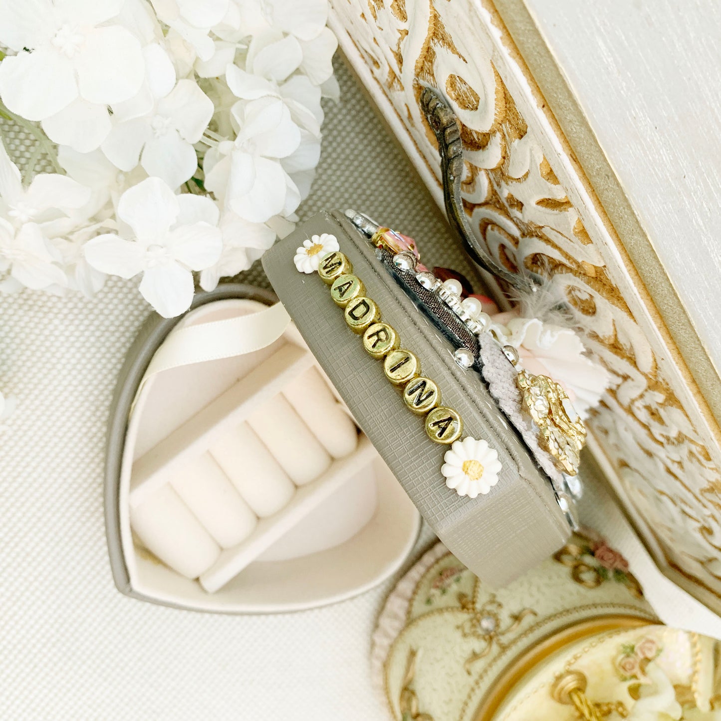 50% OFF Joyerito forma de corazón gris para viaje o coqueta para madrina decorado artesanalmente