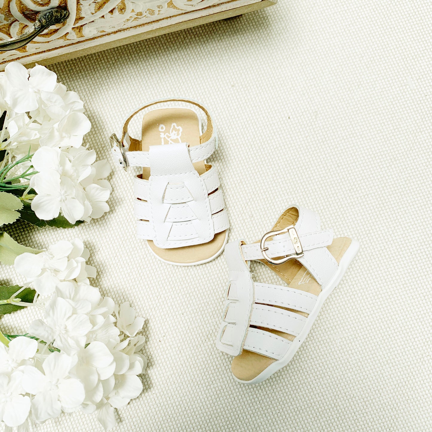 Sandalia color blanca puente trenzado