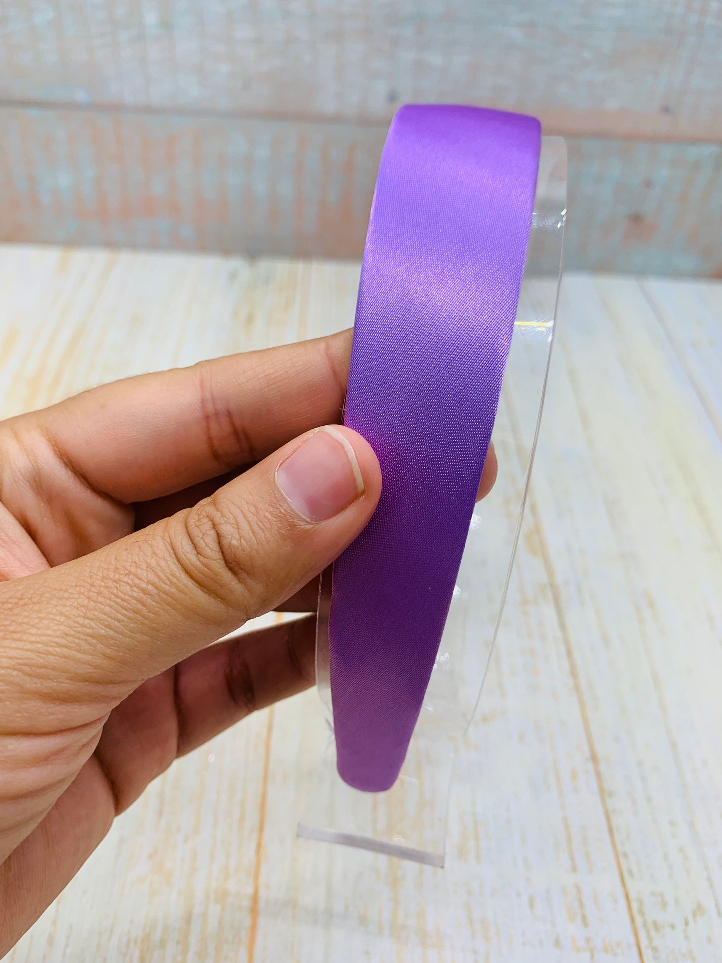 Diadema color morado satín