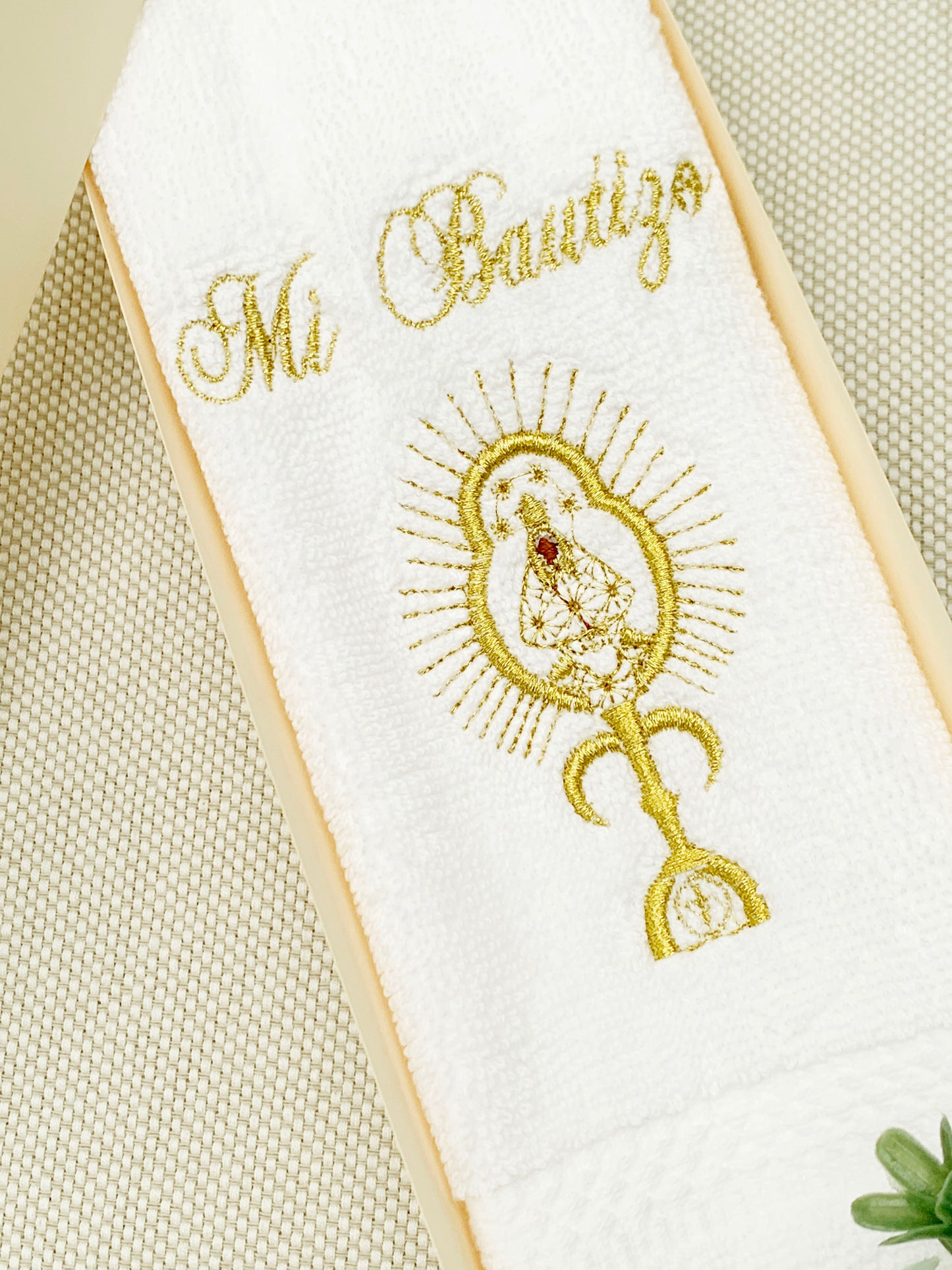 Pañito Hipoalergénico Virgencita de los Angeles opción de color dorado o plateado