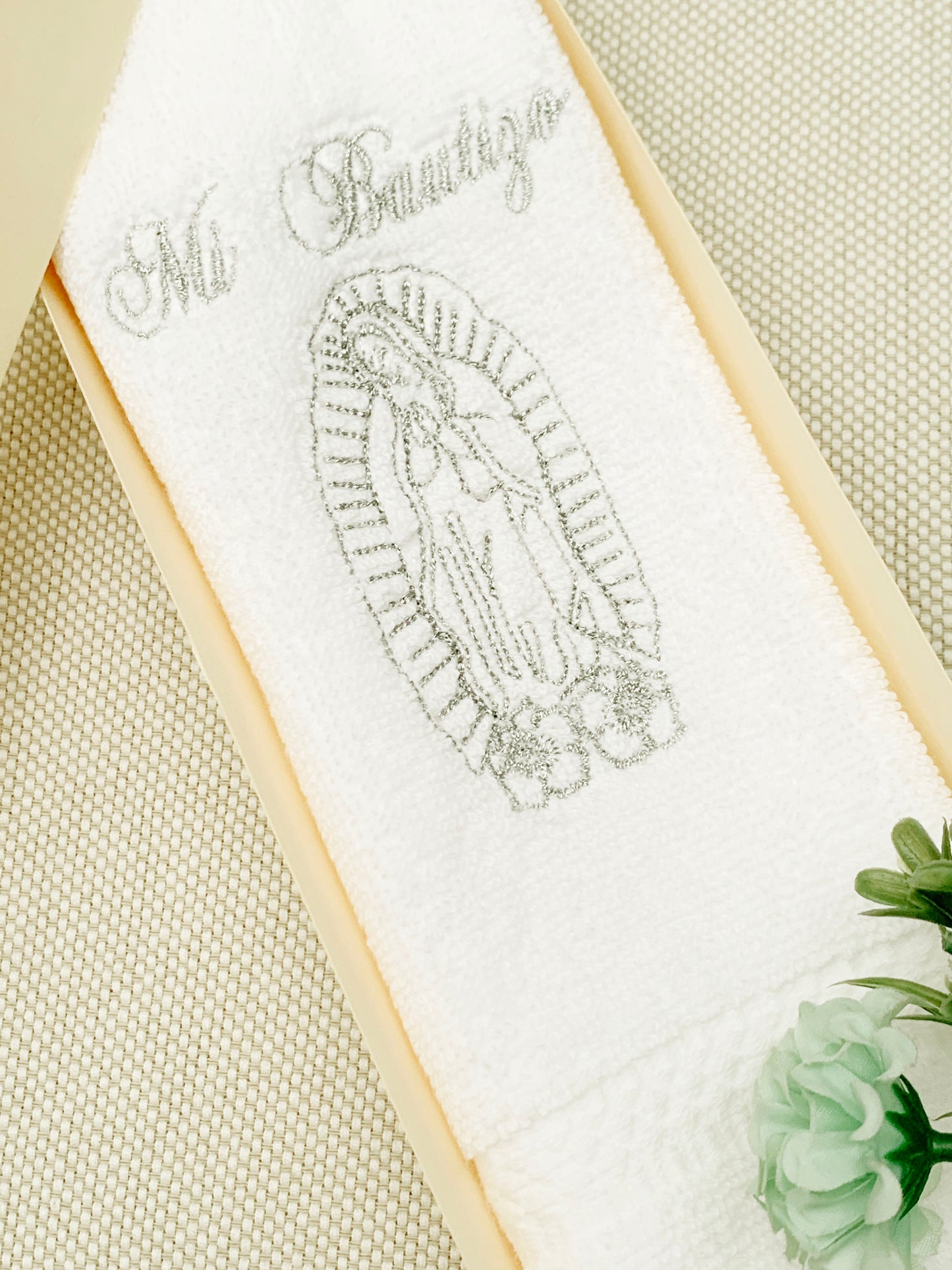 Pañito Hipoalergénico Virgencita de Guadalupe opción de color dorado o plateado