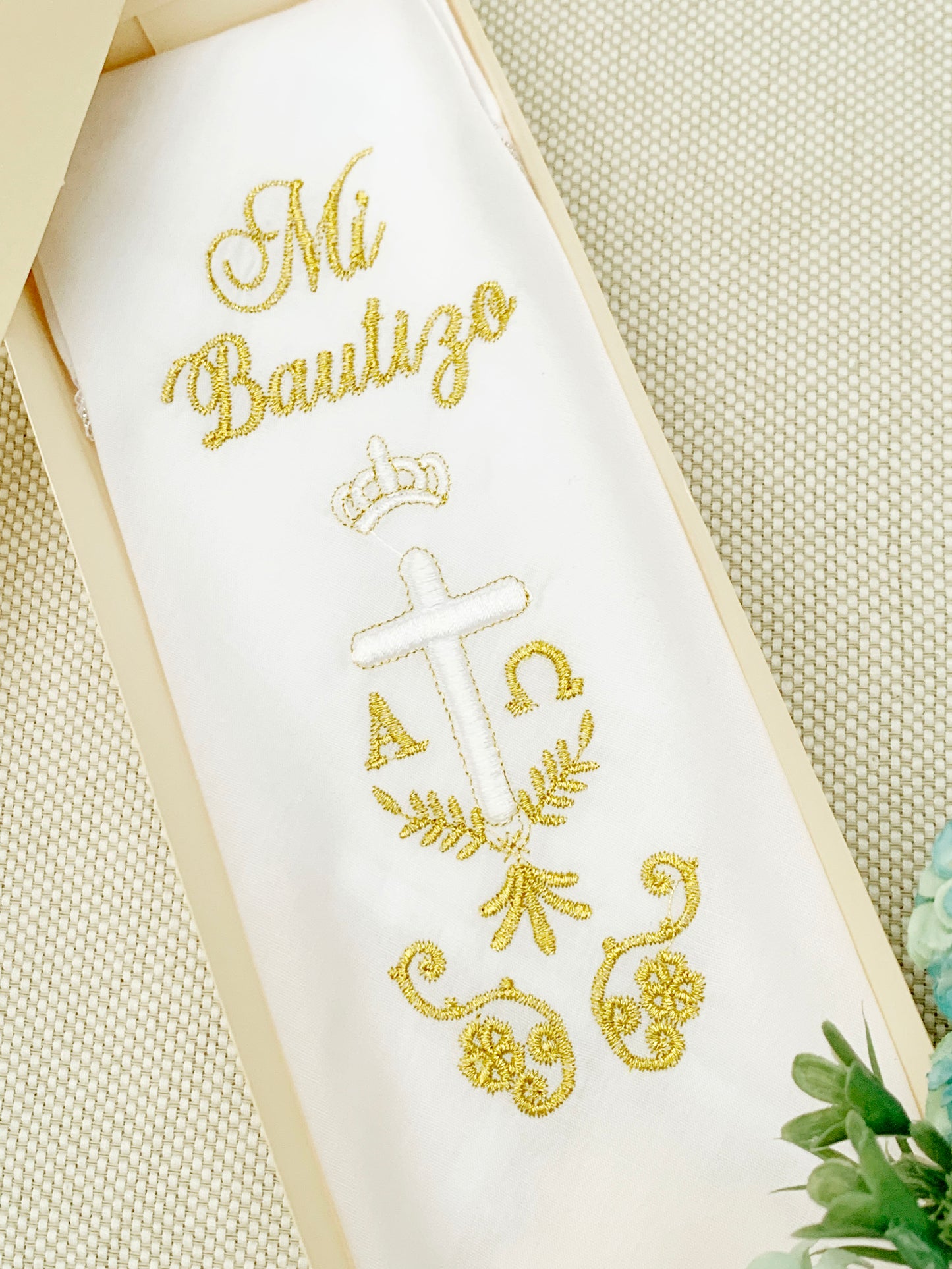 Pañito Docoma Cruz alfa y omega opción de color dorado o plateado