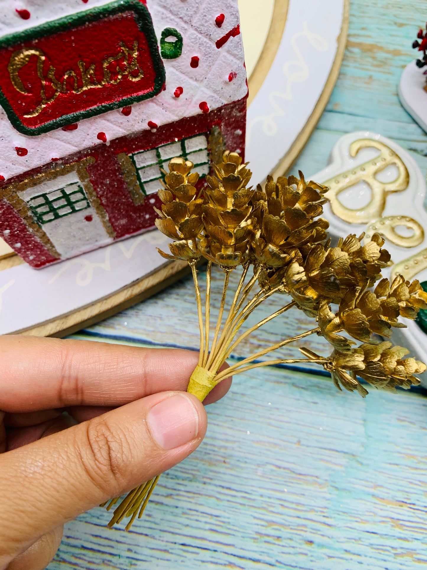 Flor navidad dorada (10 unidades x ramito)