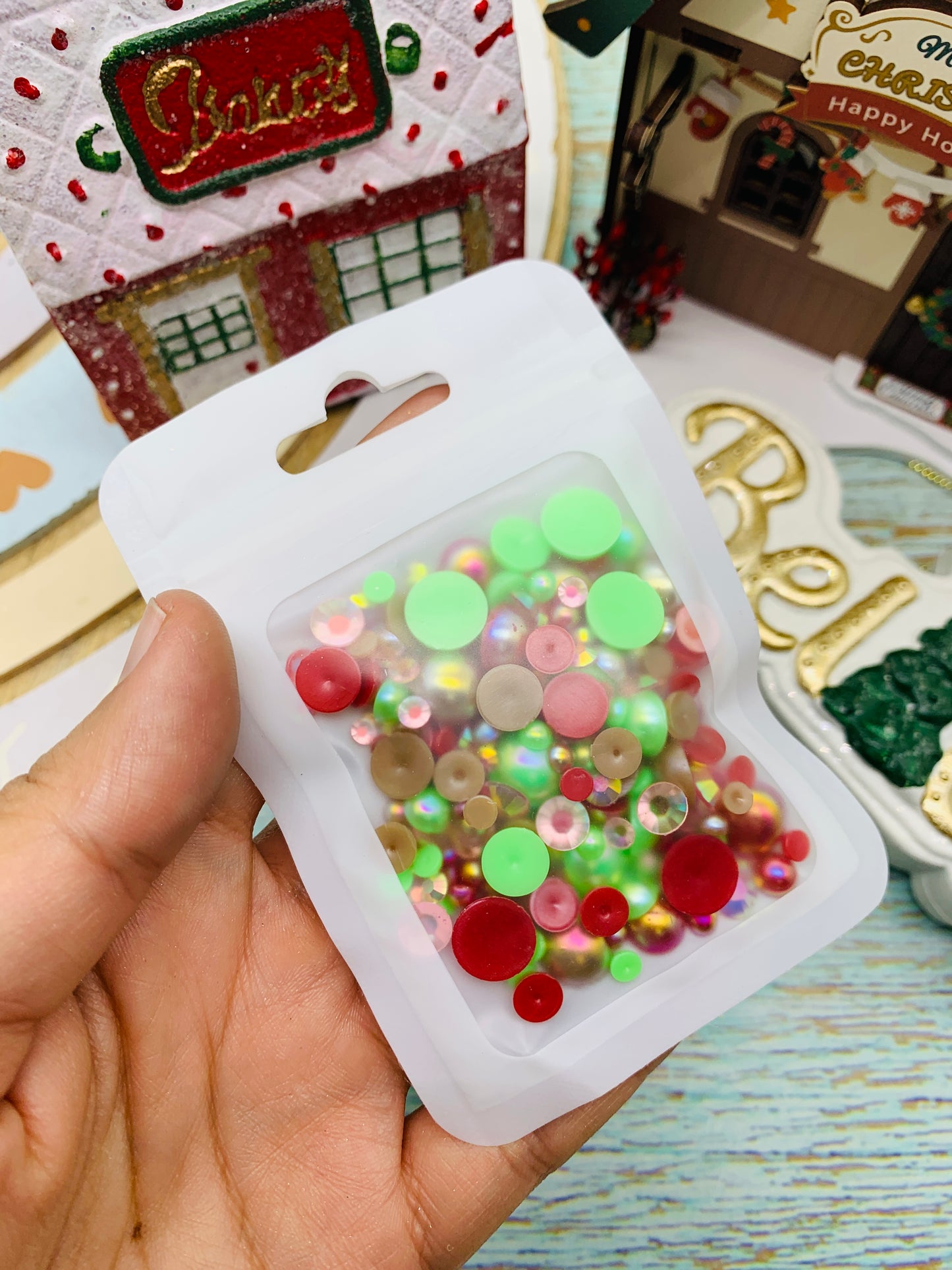 Pedrerías colores navideños diferentes tamaños en paquete