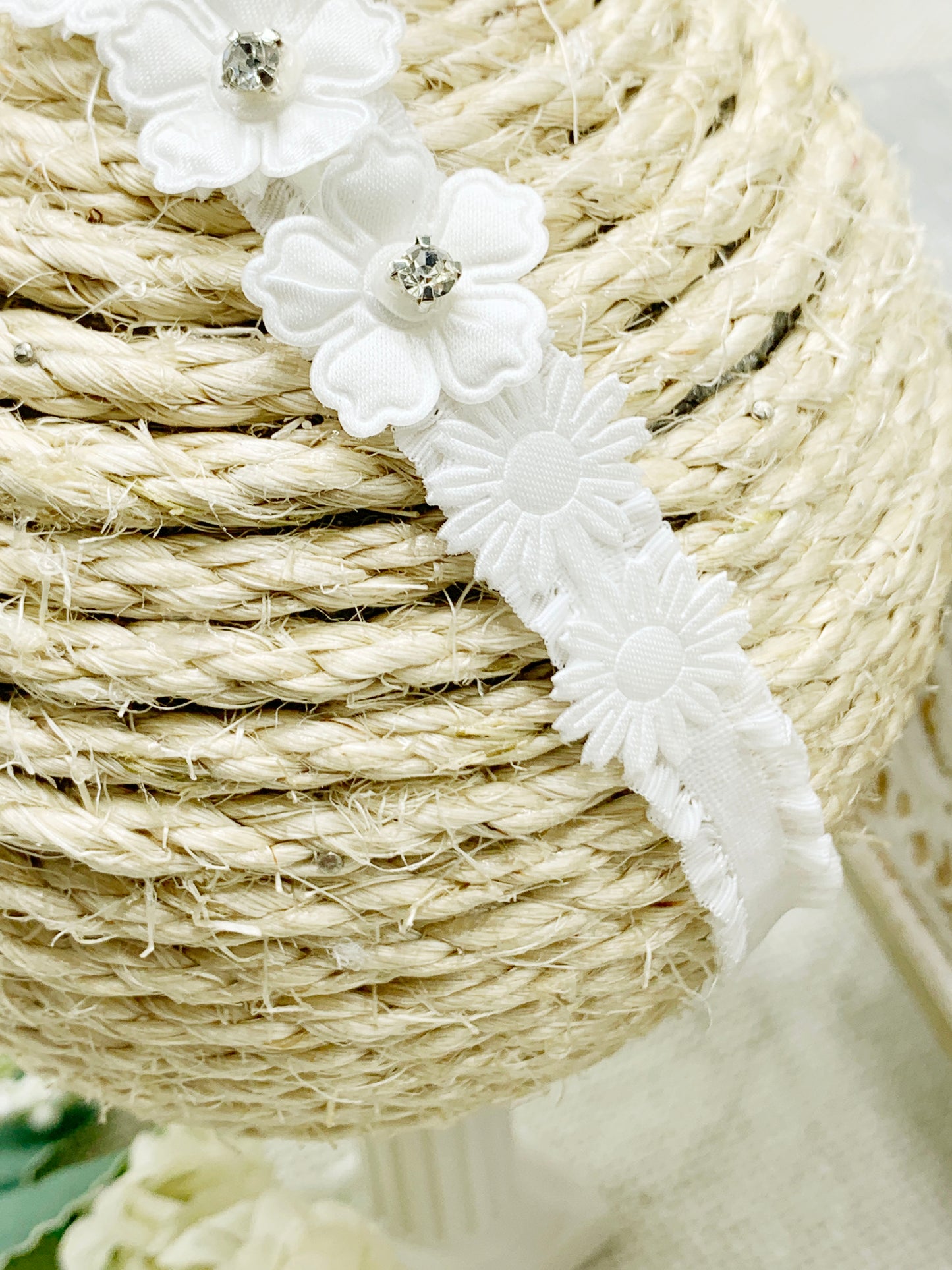 Vincha de banda delgada con flores Modelo 3