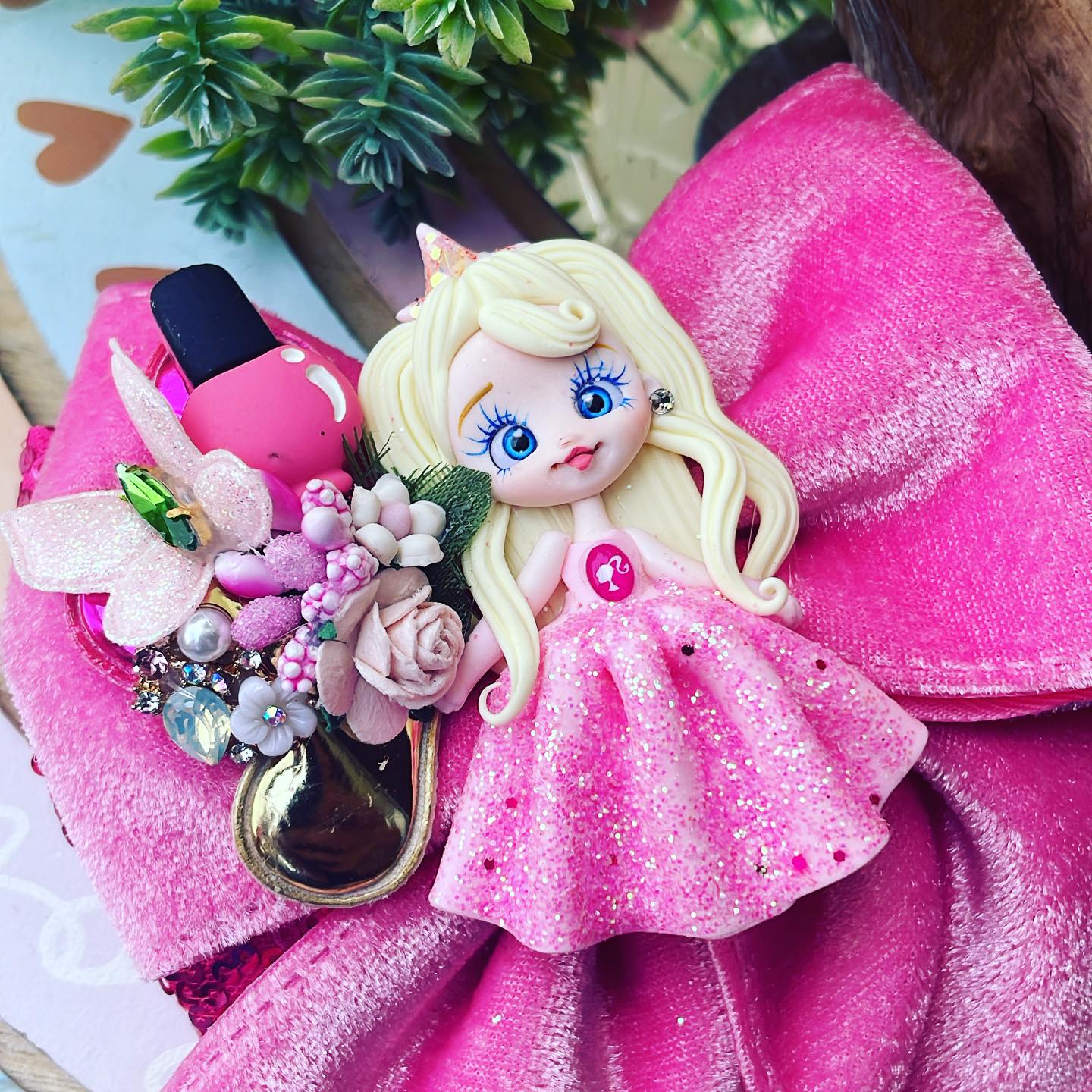 Lazo temático Barbie| Princesa con material gamuza fucsia