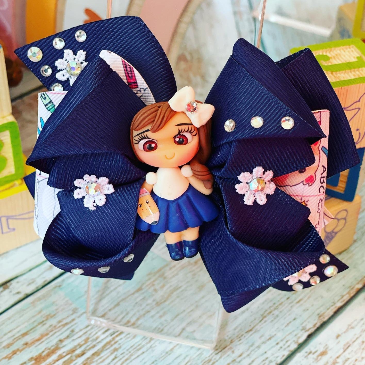 Lazo temático Escolares | Niñita con lapiz