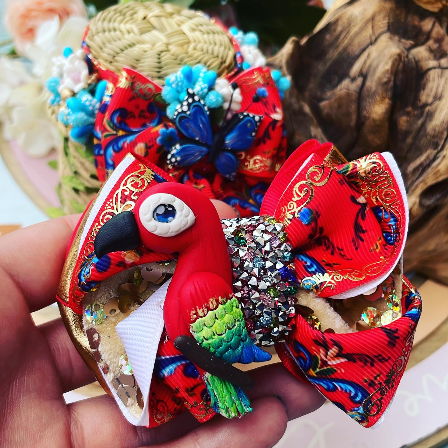 Lazo patriótico con diseño típico de Lapa roja