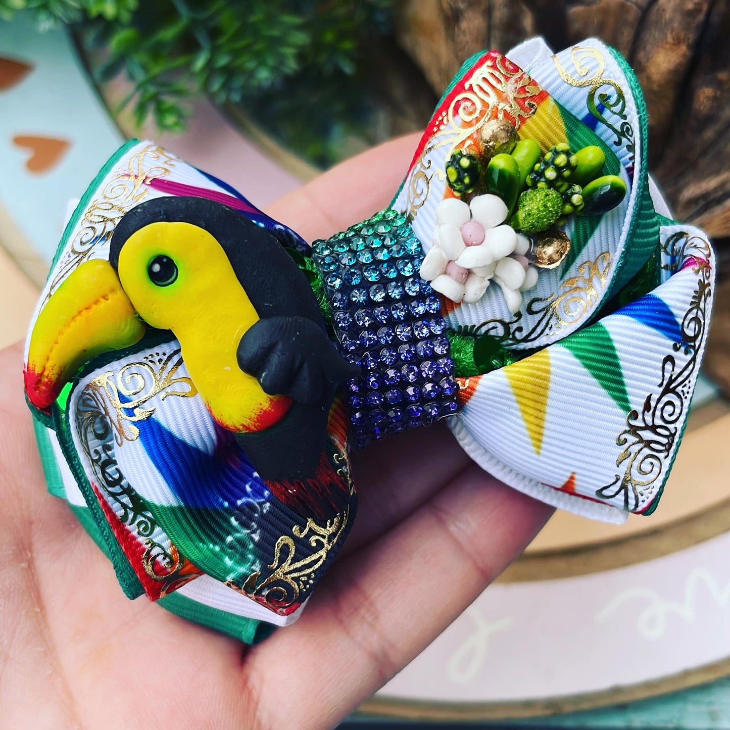 Lazo patriótico con diseño típico de Tucán