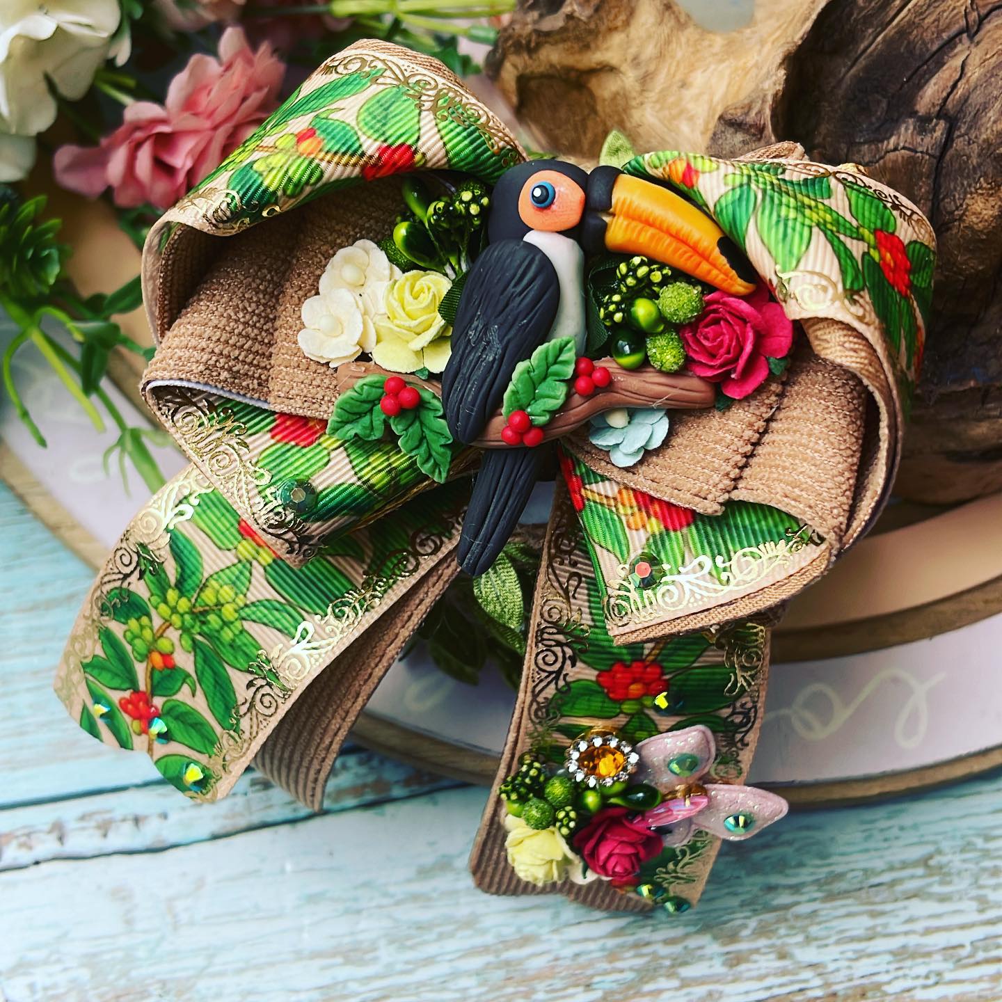 Lazo patriótico con diseño típico de Tucán