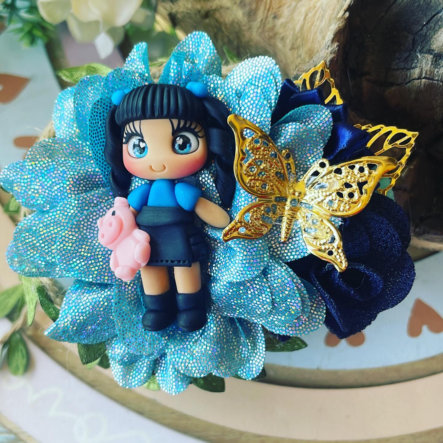 Prensita temática Escolares | Niñita con cerdito