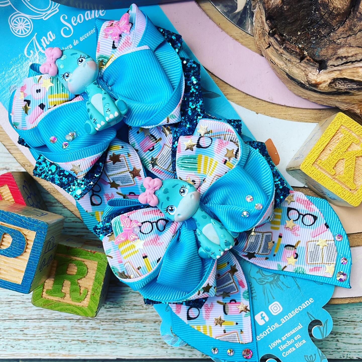 Par de prensitas con lazos temática Escolares | Dinosaurio