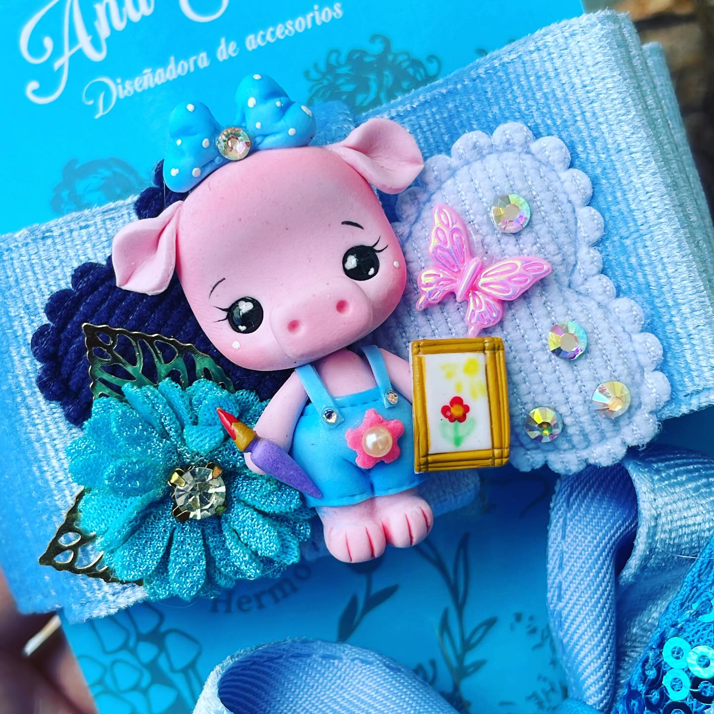 Par de prensitas con 2 lazos temática Escolares |Chanchito + niñita