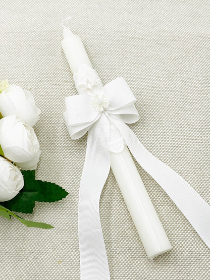 Candela con cinta fina, mini espíritu santo y encajes