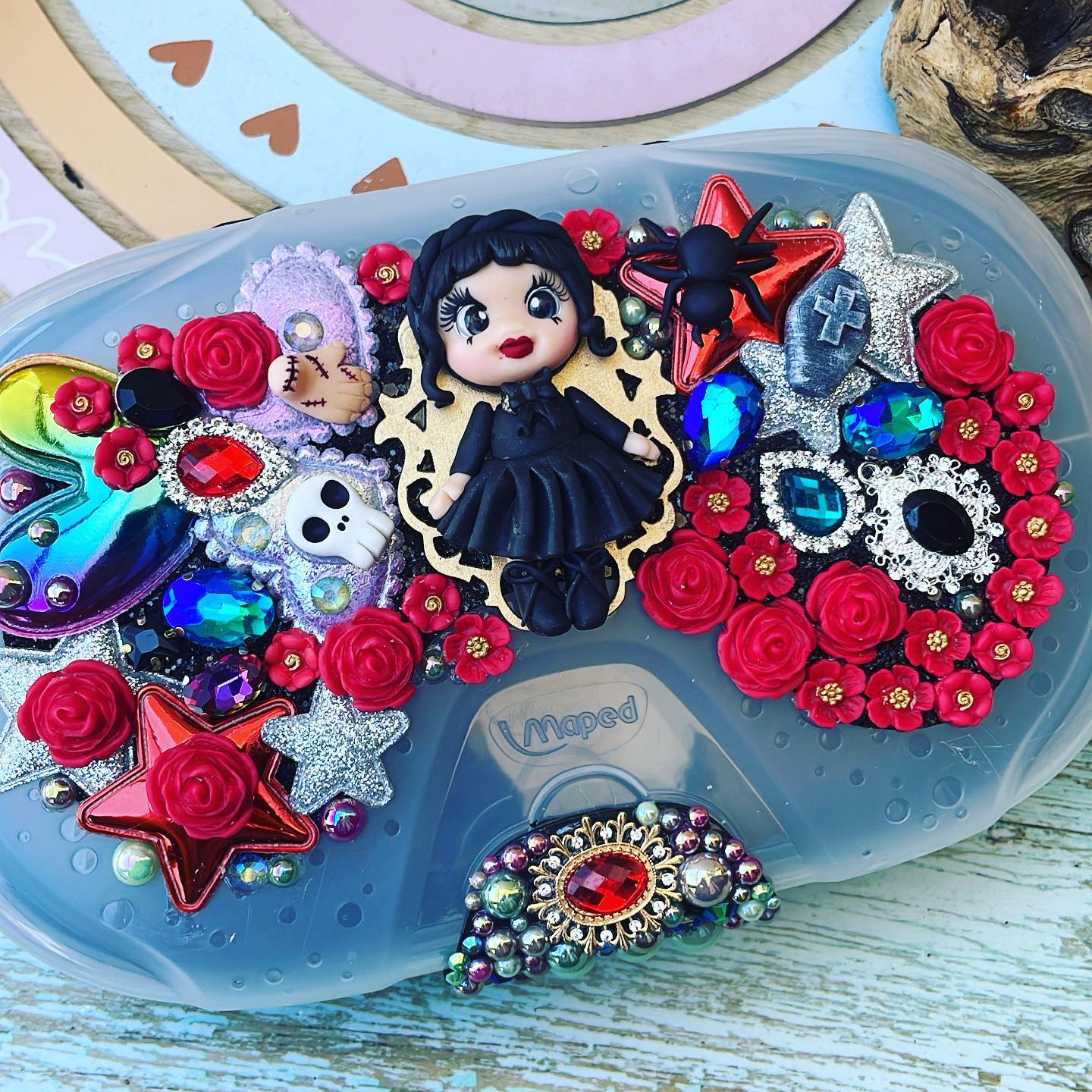 30%OFF Cartuchera temática Merlina