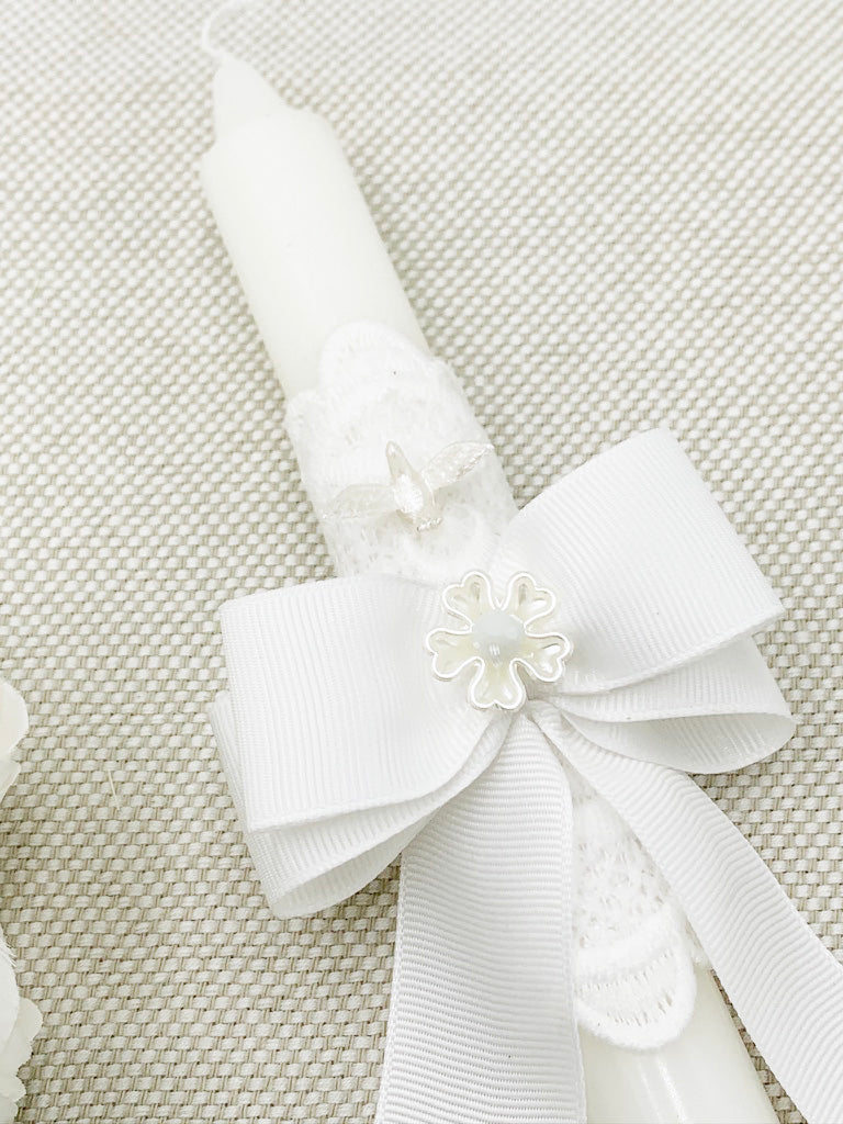 Candela con cinta fina, mini espíritu santo y encajes