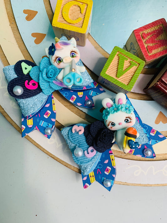Par de prensitas con lazos temática Escolares | Unicornio escolar