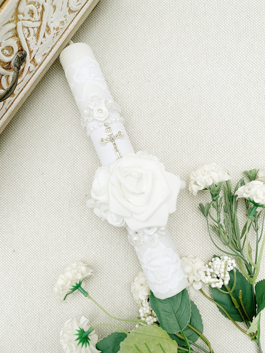 Cirio Bautismal con rosas blancas