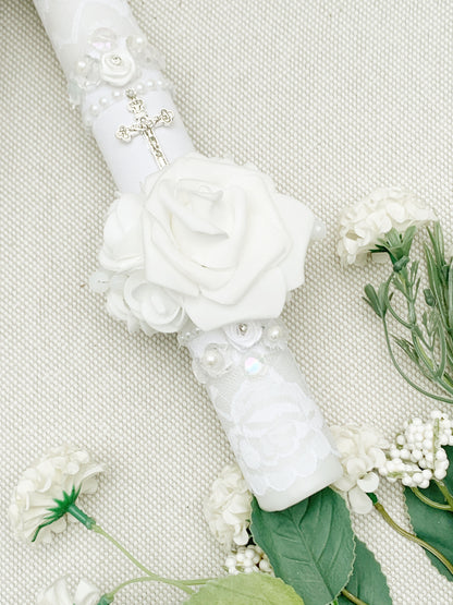 Cirio Bautismal con rosas blancas