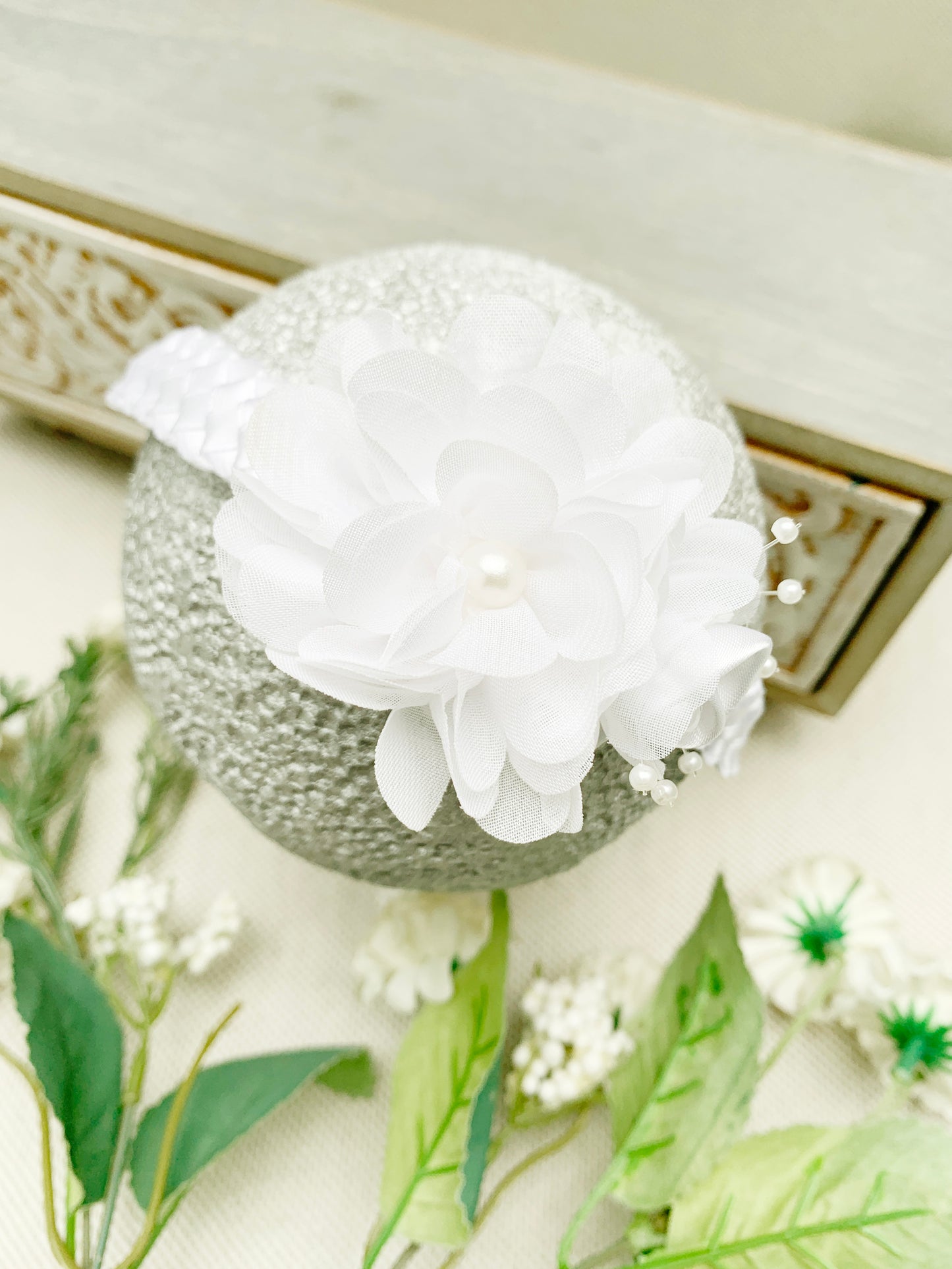Vincha flor de puntas rendondas y hojas