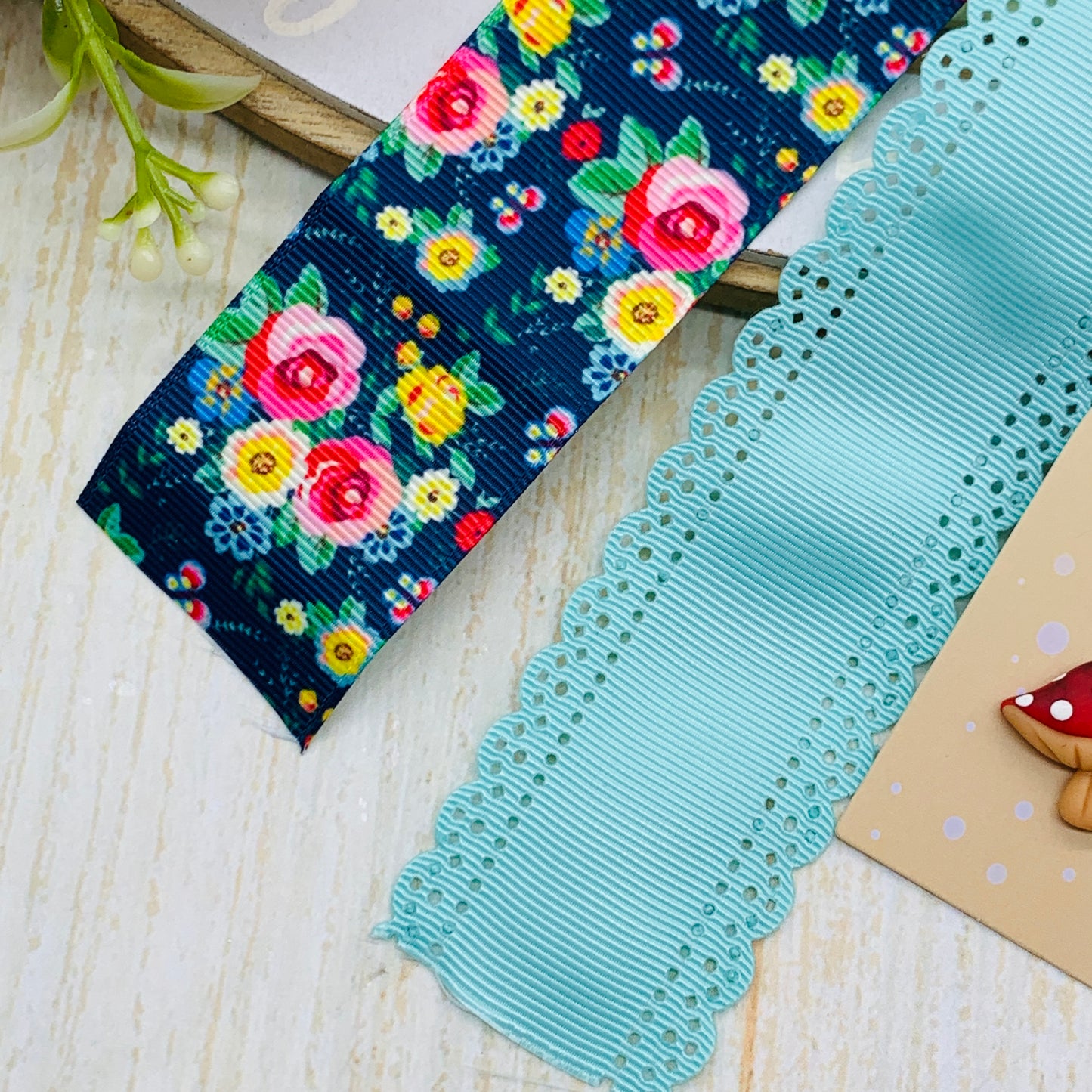 Set crea tu lazo/moño + porcelana temática Alicia en el país de las Maravillas Modelo 21