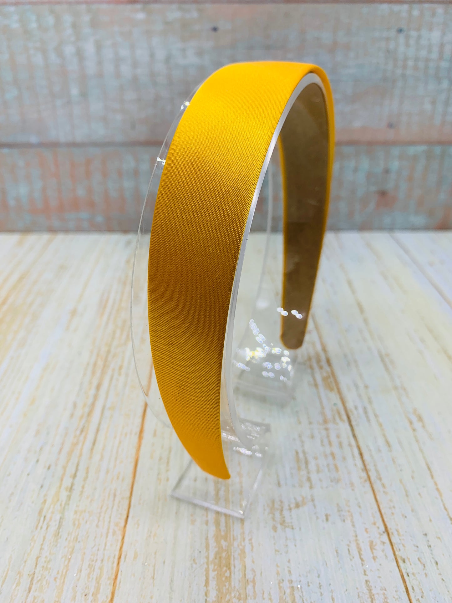 Diadema color amarillo satín