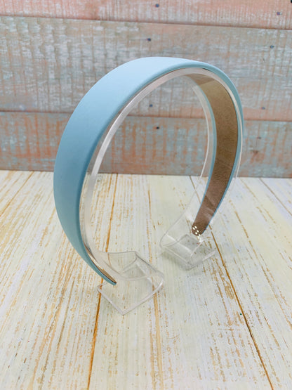 Diadema color celeste mate