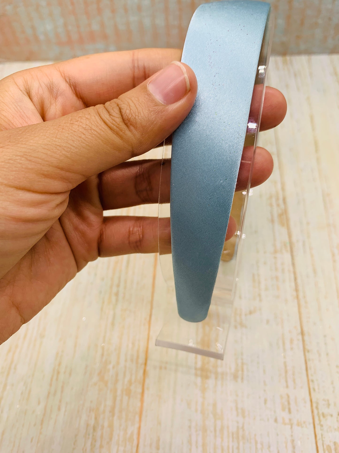 Diadema color celeste satín