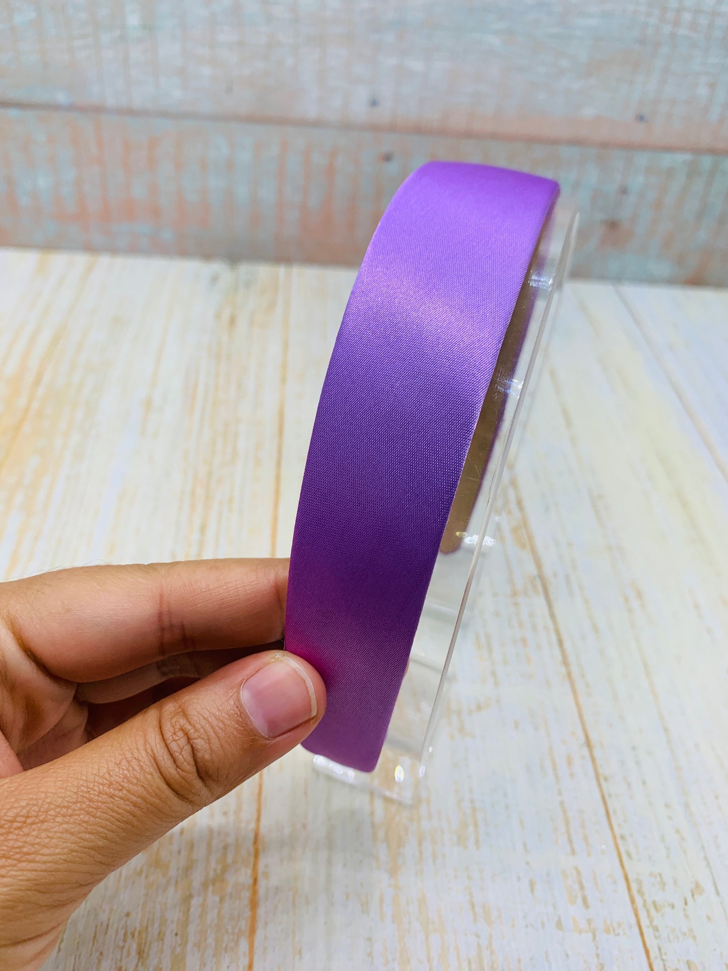 Diadema color morado satín