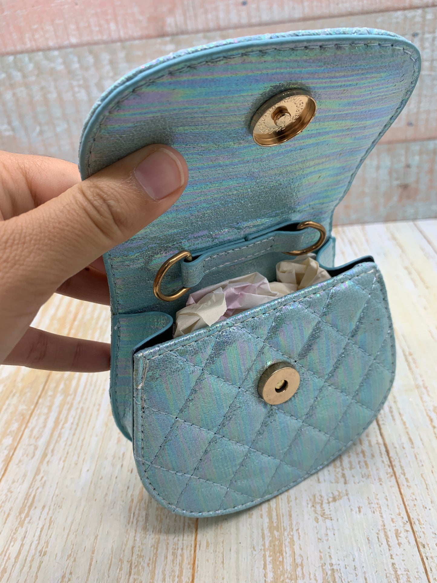 Bolso básico color celeste tornasol