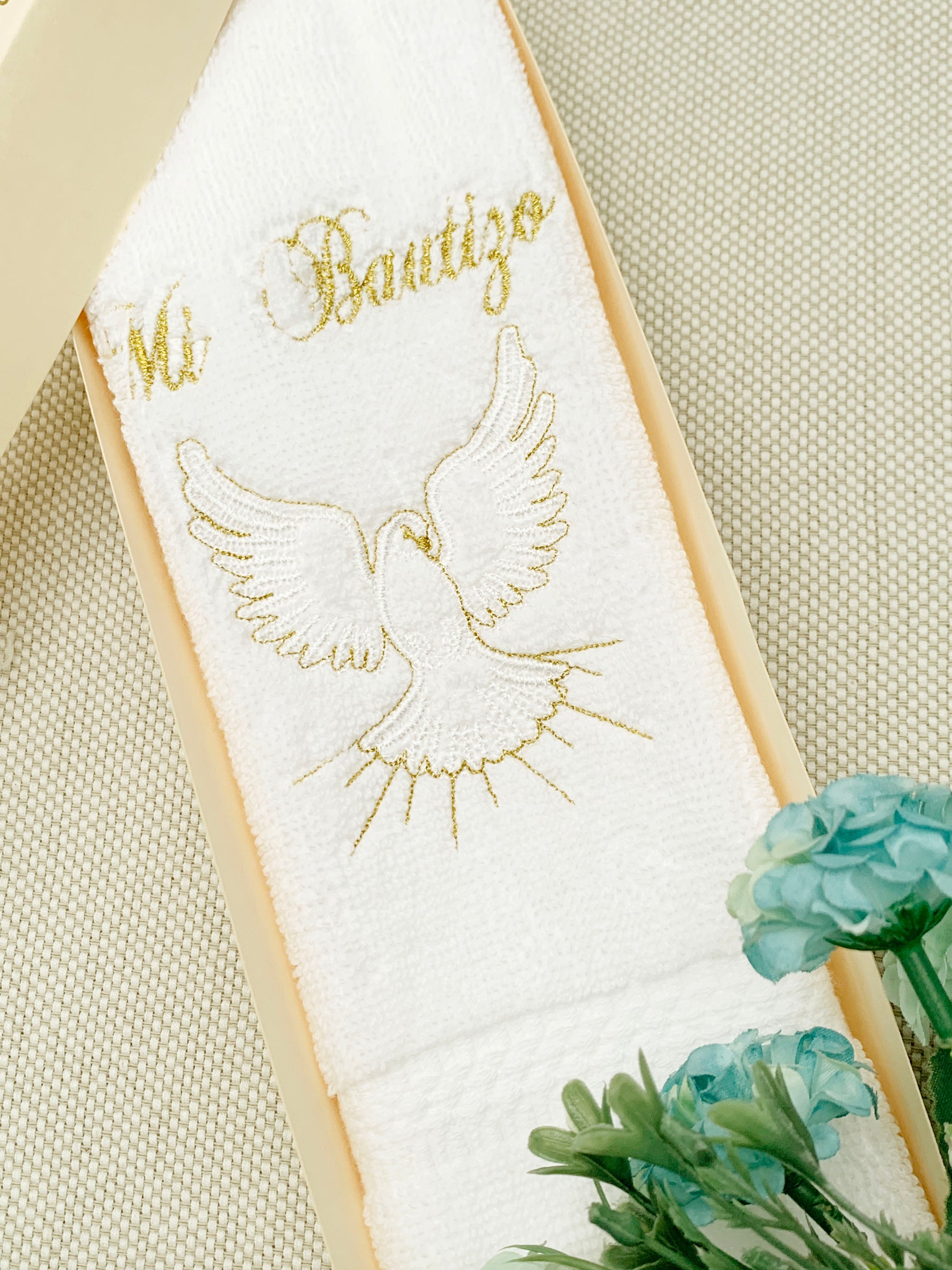 Pañito Hipoalergénico Espíritu Santo opción de color dorado o plateado