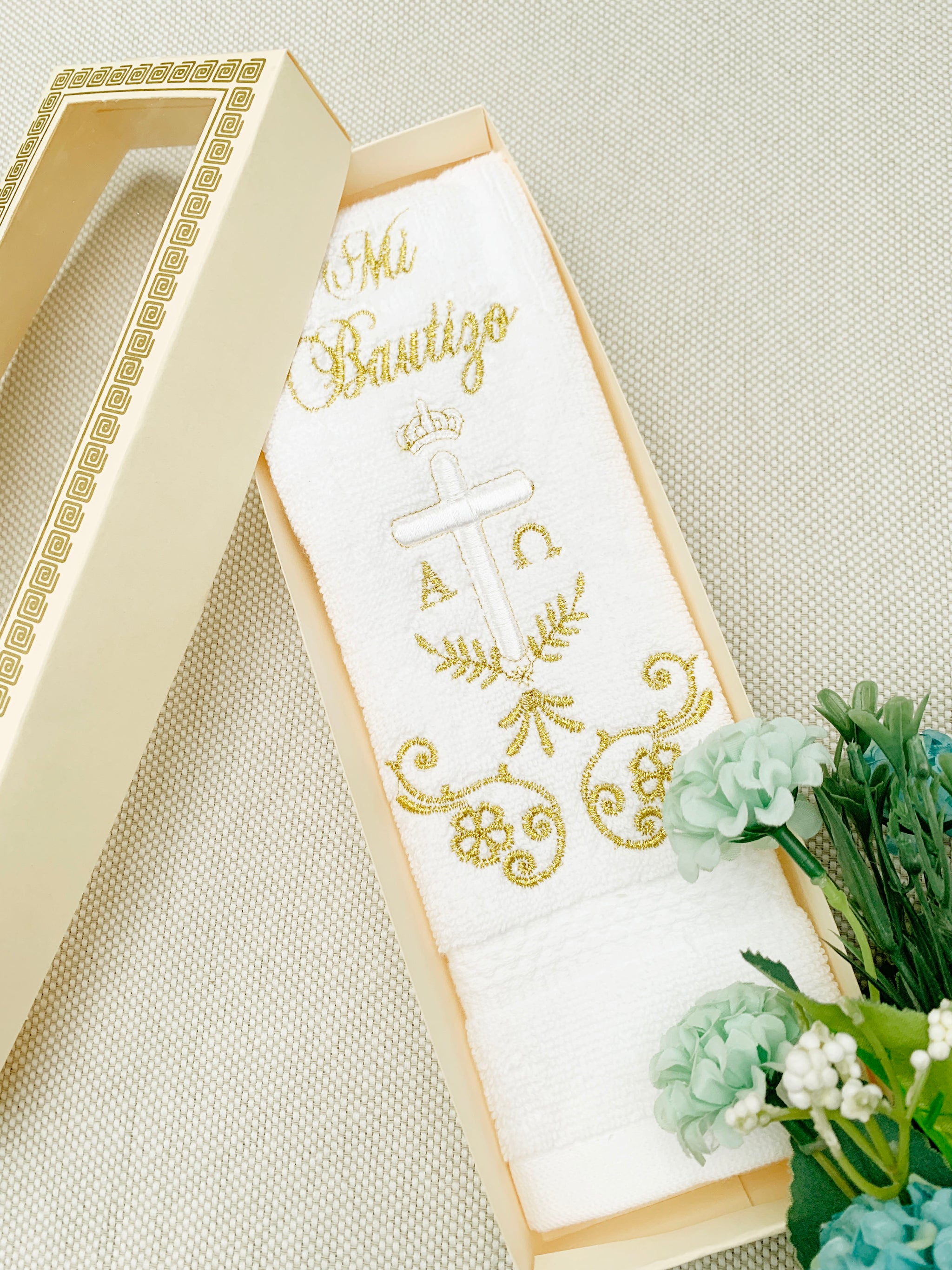 Pañito Hipoalergénico Cruz alfa y omega opción de color dorado o plateado