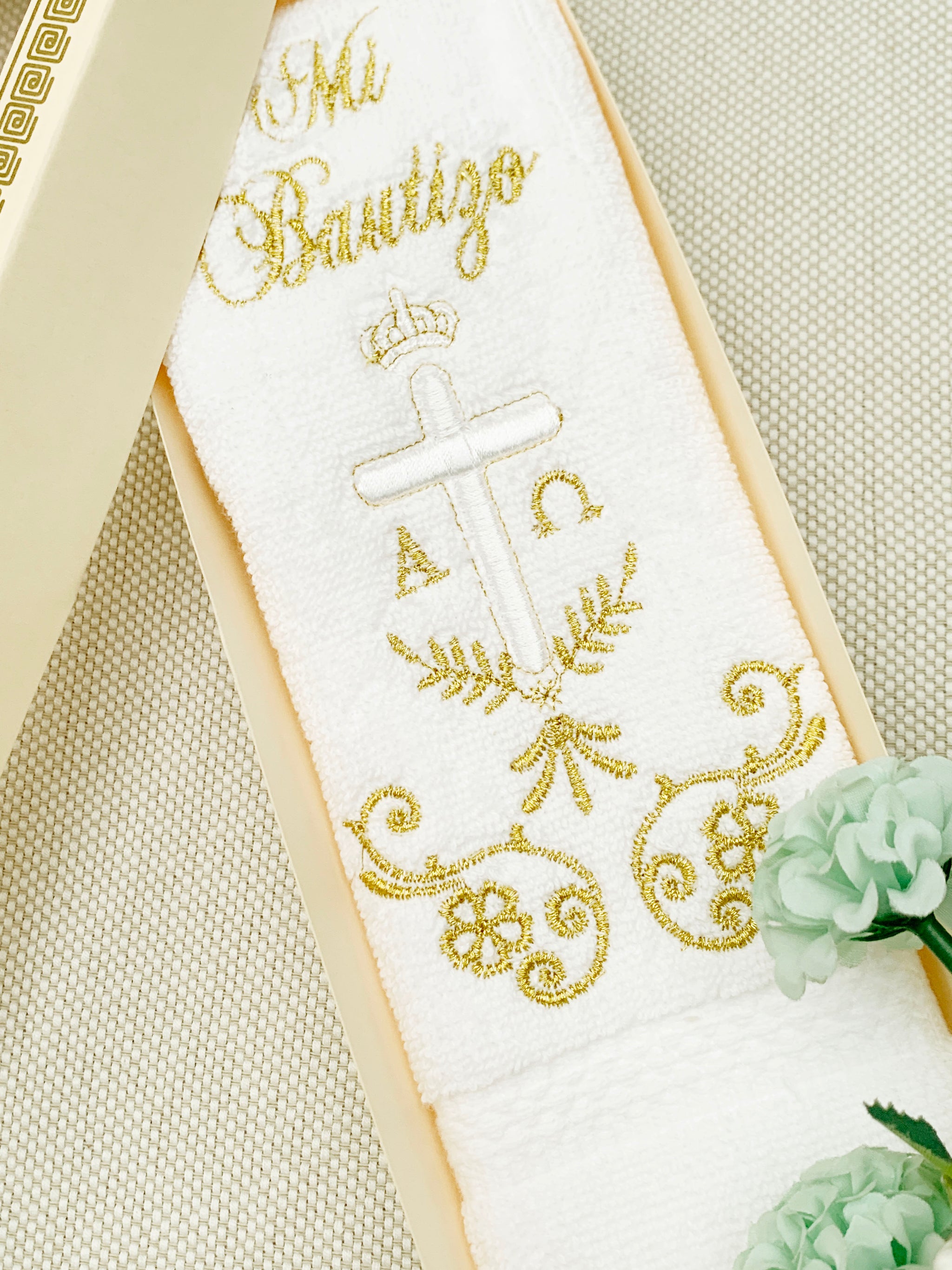 Pañito Hipoalergénico Cruz alfa y omega opción de color dorado o plateado