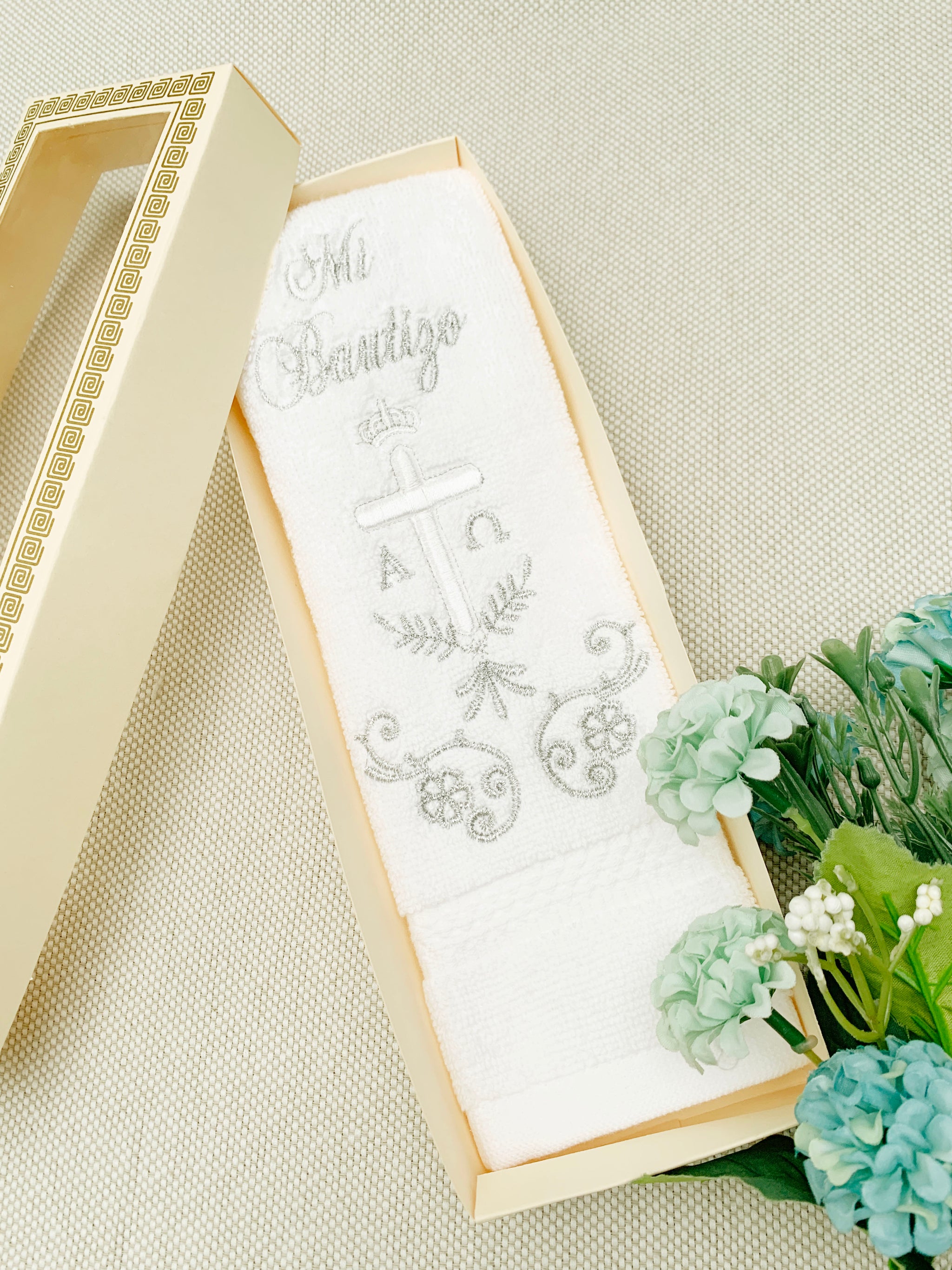 Pañito Hipoalergénico Cruz alfa y omega opción de color dorado o plateado