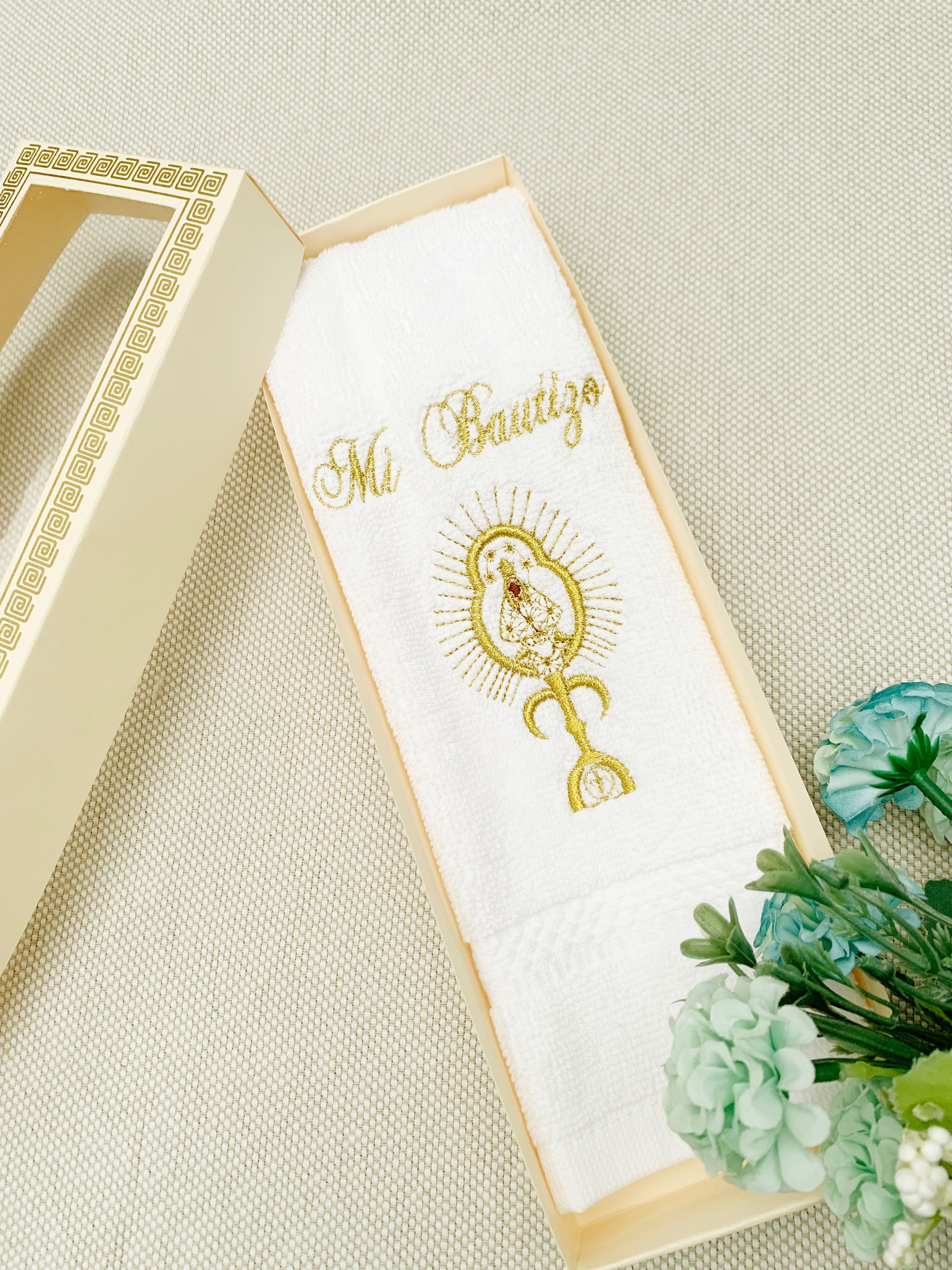 Pañito Hipoalergénico Virgencita de los Angeles opción de color dorado o plateado