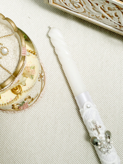 Candela torneada con conchitas cruz plateada