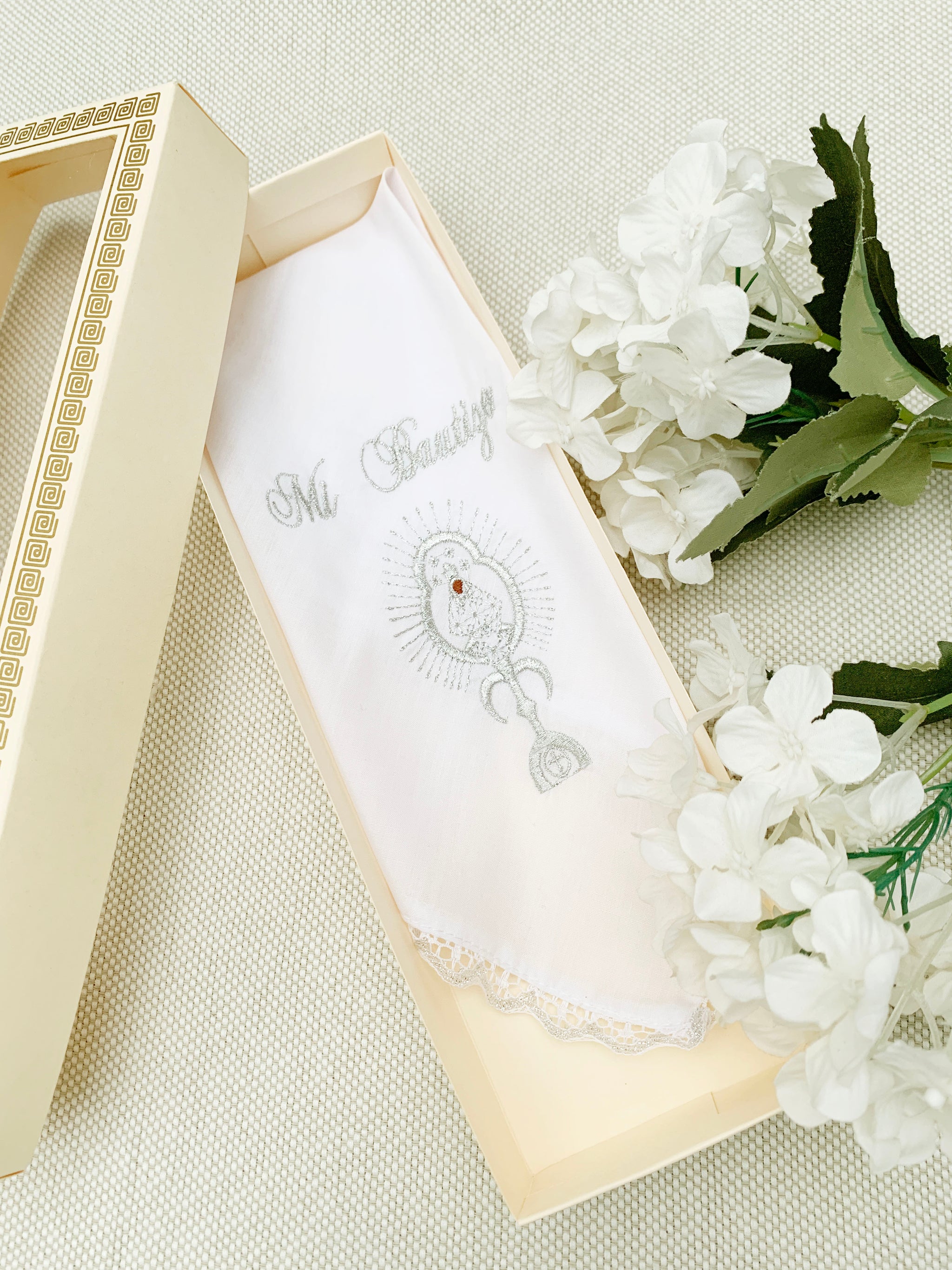 Pañito Docoma Virgencita de Los Angeles opción de color dorado o plateado