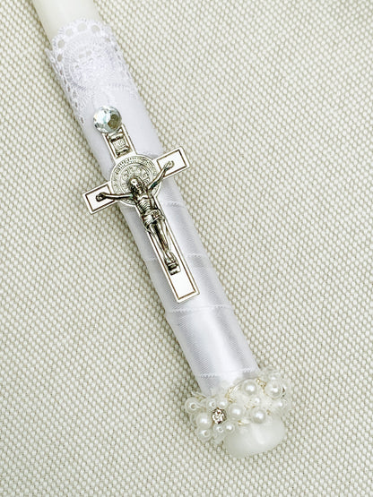 Candela torneada con encaje y cruz plateada