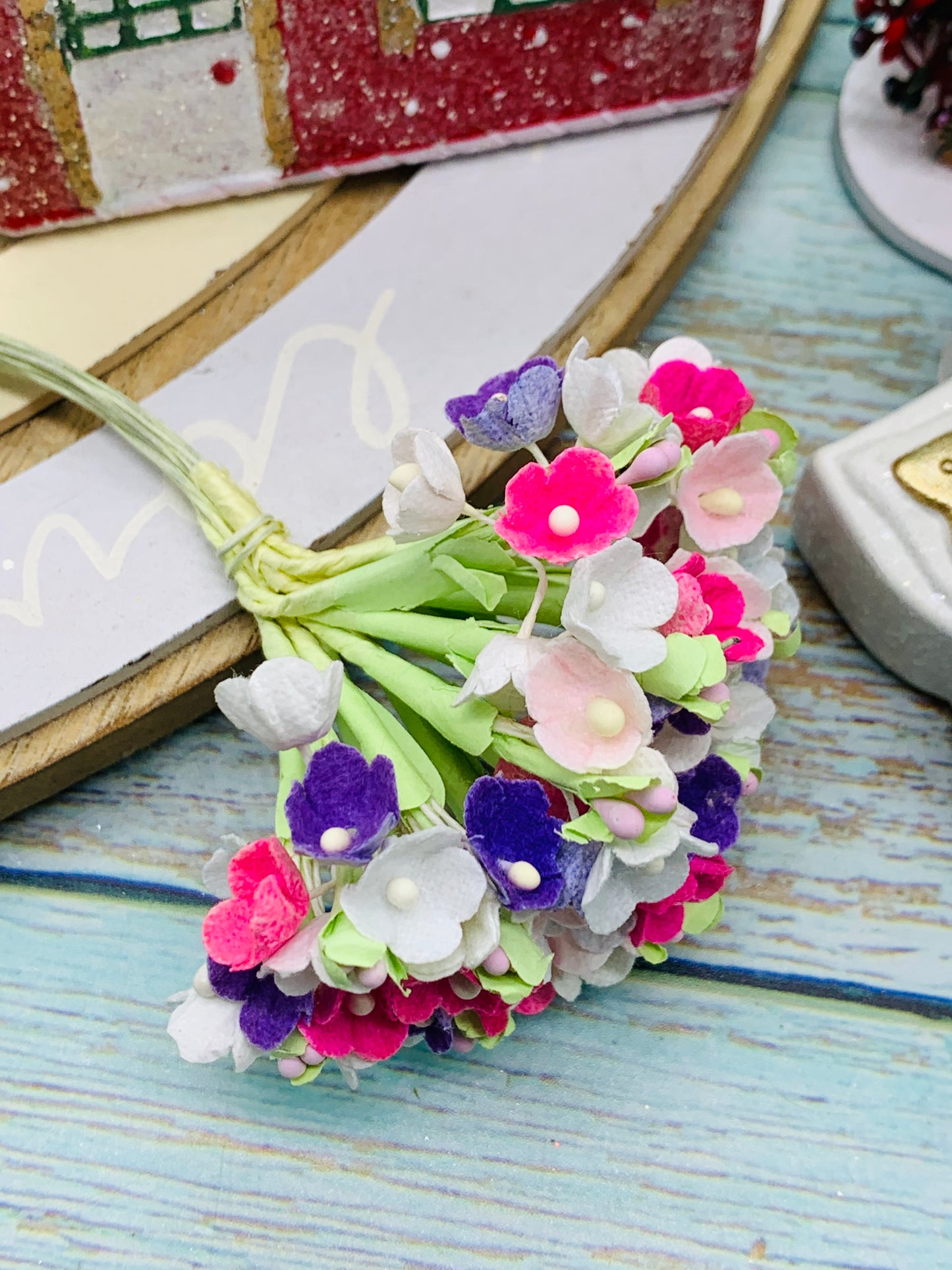 Ramo Mini Flores de Papel Lila ( 40 flores) 1cm